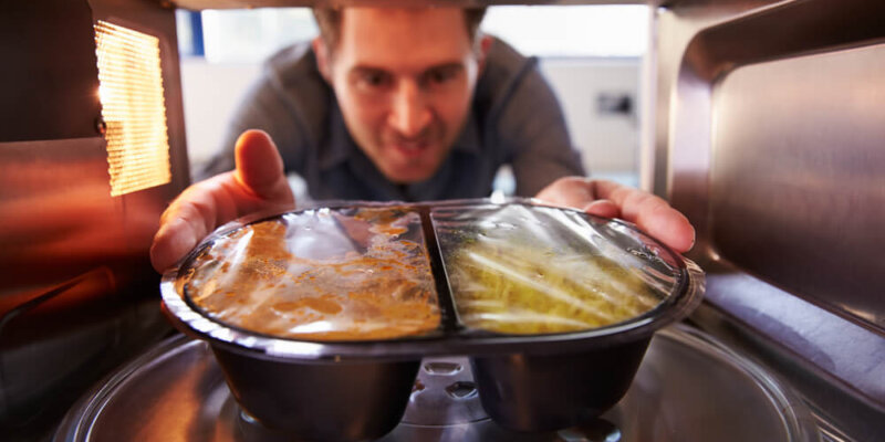 El Microondas Sí Libera Microplásticos ¿Debes Dejar De Calentar Comida Como Lo Haces?