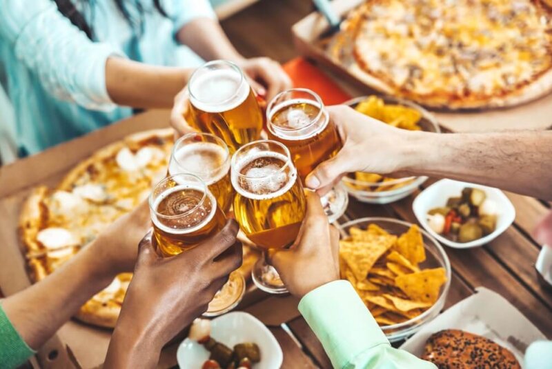 Cervezas Y Pizza, El Combo Ganador Para Comer Durante El Super Bowl 2024
